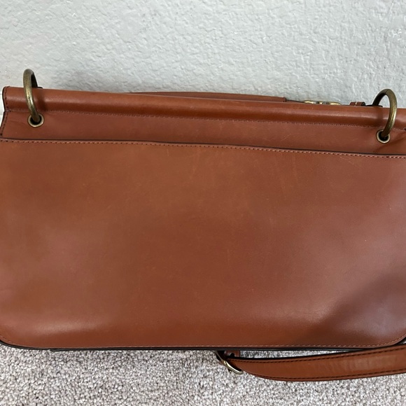 Elegant Brown Leather Shoulder Bag - Picture 5 of 11